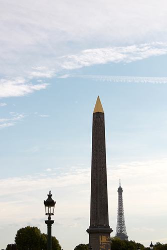 obelisk-v-nebe-parizha